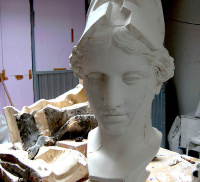 Tête d'une sculpture de la Déesse Pallas Athéna